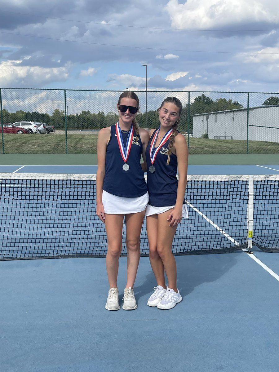 Congratulations to Kendall/Avah on 2nd place 🥈 at 4 doubles!