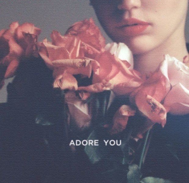 StatsOnCyrus's tweet image. 🚨 According to a W Magazine report, Miley Cyrus performed “Adore You” at Selena & Benny weeding.
“Cyrus sings Adore You at the weeding and everyone was vibing, Selena and Benny was crying, Taylor was dancing with Travis, Lana and Jeremy was doing twerk and Lizzo was eating.”
