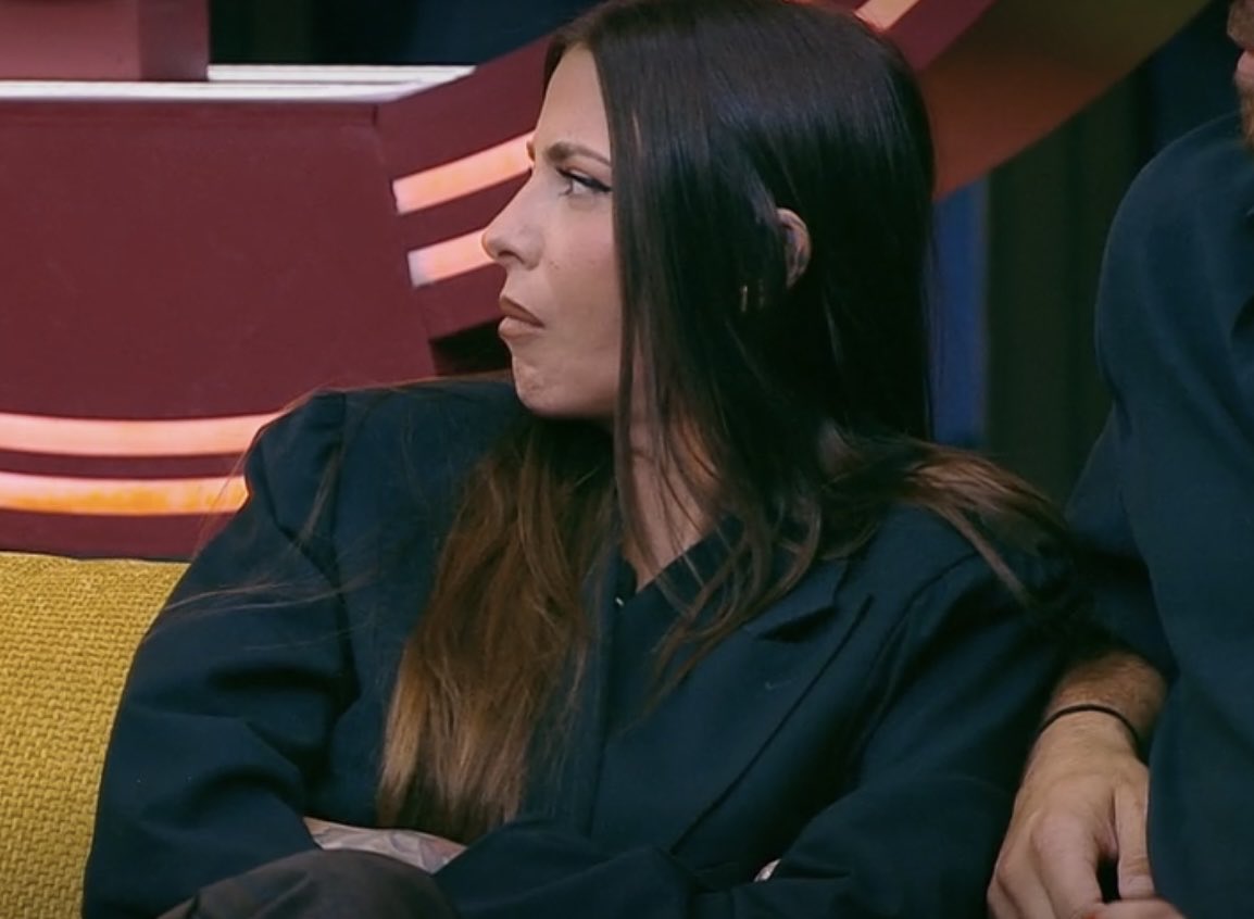 La mia faccia mentre parla il dentista che cerca solo con chi fare coppia e creare fake dinamiche: 

— #GrandeFratello | #GF