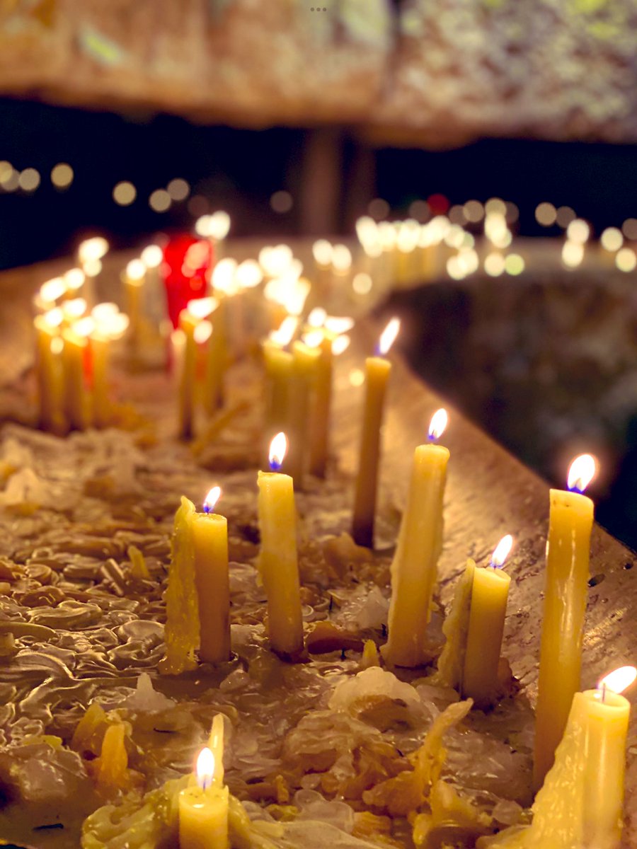 غُمرتُ بالآلاف من الرسائل …ربما أكثر. 
من كل الطوائف، والمعتقدات، والانتماءات.
من أناس قد يختلفون، أو يتخاصمون، أو يقفون على طرفي نقيض … ومع ذلك، لسبب لا أفهمه تماماً، لامست هذه القصة قلوبهم جميعاً.
أسأل نفسي لماذا؟
ربما لأنها بسيطة … وصادقة … ومؤلمة.
لأنّ الألم الحقيقي لا