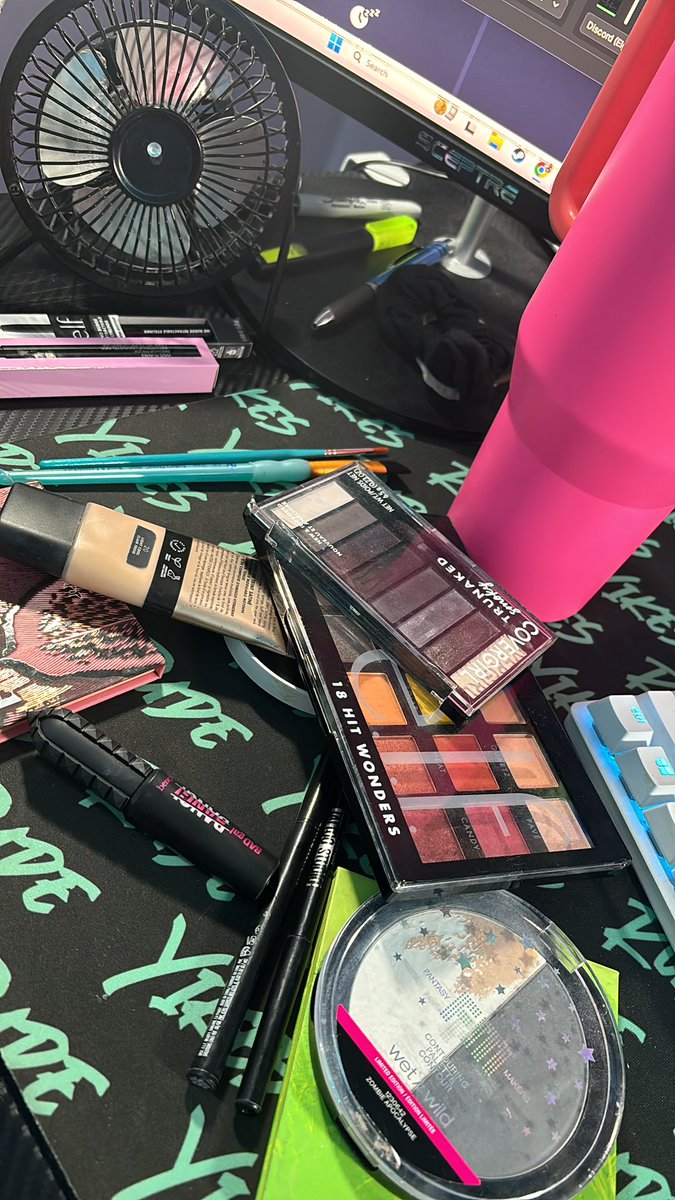 LIVE NOW only on <a href="/tiktok_us/">TikTok US</a> with makeup for stream @whatshername_gaming