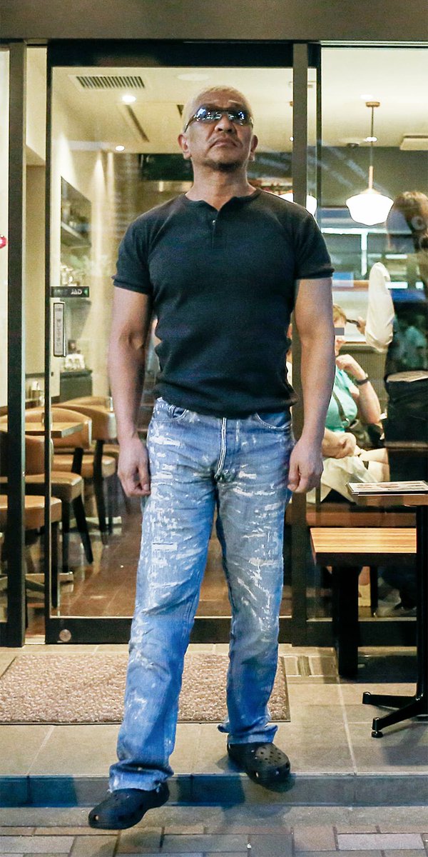【速報】松本人志さん、都内でロケ開始　目撃者多数✨

夕方に出勤のために家を出たら、マンションの目の前のでダウンタウンの松ちゃんがロケしてた✨

松本人志さんが何かの番組のロケをされていてびっくりしました。かなり至近距離から見てしまいました。すごいオーラです✨

#ダウンタウンプラス