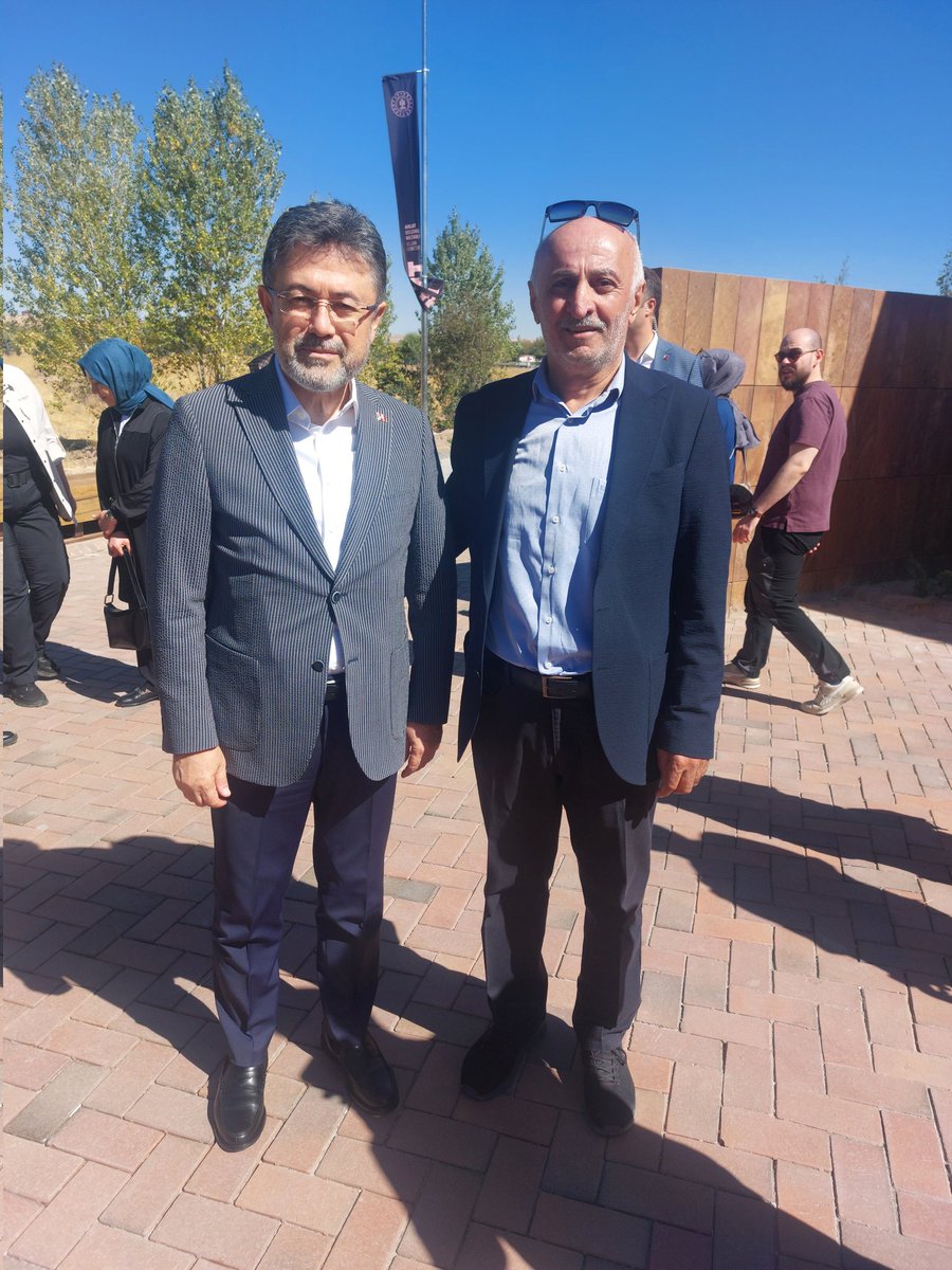 saseciahmetusta's tweet photo. Sayın Tarım Bankanın İbrahim Yumaklılı Selçuklu Mezarlığı Ahlat Bitlis https://t.co/sehZlUj7vx