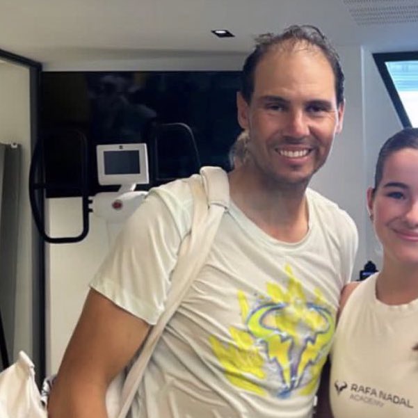 Mortimer_Fu's tweet photo. Como hombre calvo solo puedo darte un consejo, Rafa:
RÁPATE. https://t.co/wHBba1Koof