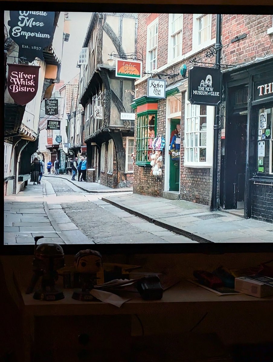 Craigle42's tweet image. Watching #spinaltap2 and immediately recognised my hometown!
Hi #TheShambles #York
