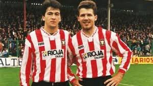 futbolretroes's tweet photo. Jose Ignacio y Salenko en el ya extinto CD Logroñés en el también extinto estadio de Las Gaunas https://t.co/c6nsMUk3CT