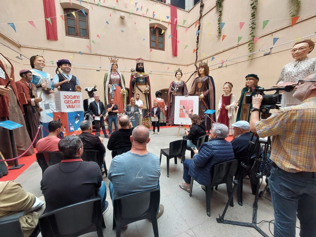 Avui hem assistit a la presentació del programa d’actes de la Fira de Santa Úrsula que tindrà lloc del 17 al 26 d’octubre a Valls, km0 dels #castells .

📷 : <a href="/VallsAjuntament/">Ajuntament de Valls</a> 

#SantaÚrsula2025