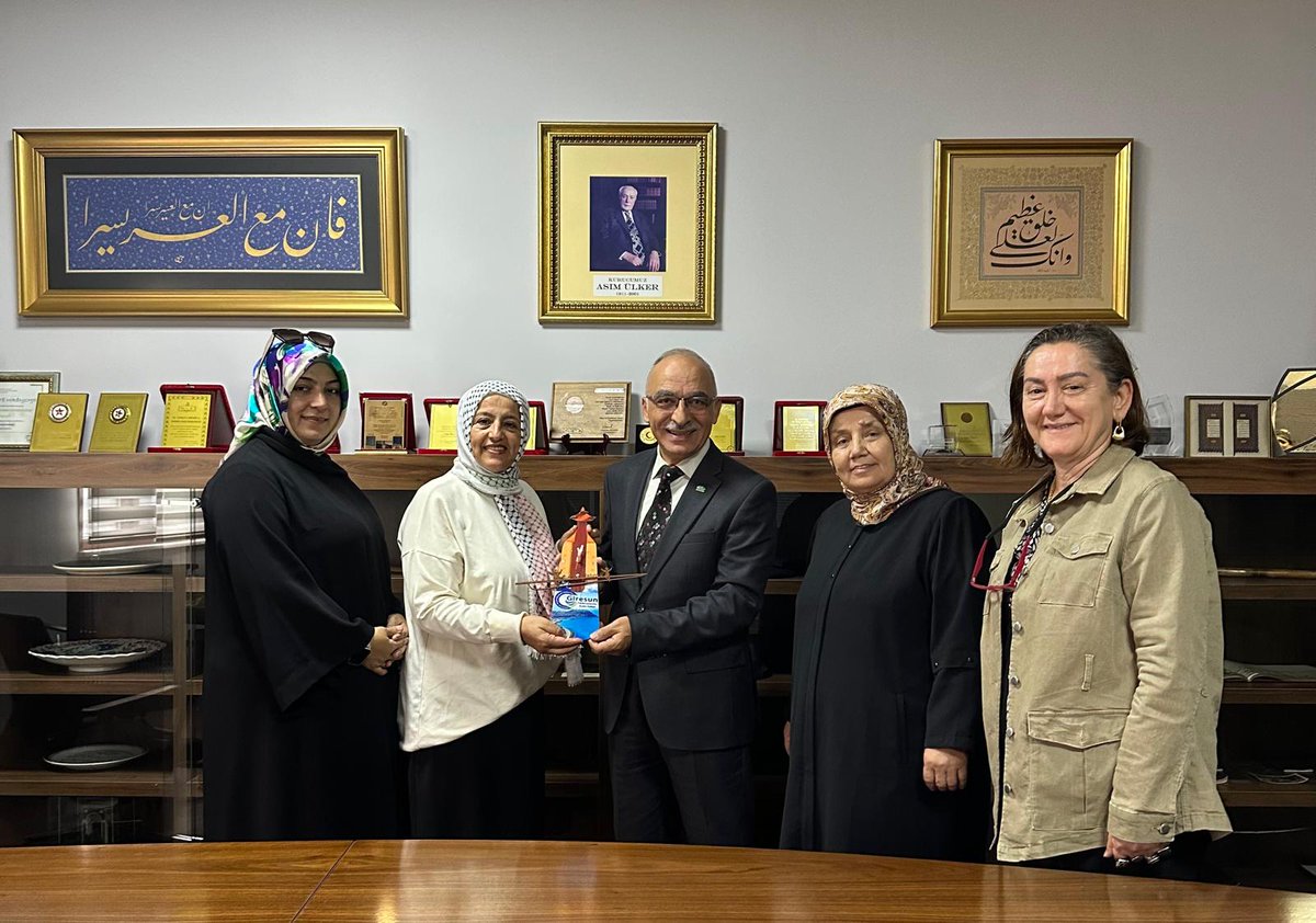 Giresun Federasyonu Kadın Kolları Başkanı Kadriye Kadakal ve yönetim kurulu üyeleri olarak, federasyonumuzun kurucu başkanı Sayın Halil Kütük’ü ziyaret ettik.

#giresunfederasyonu
#giresunfederasyonukadınkolları