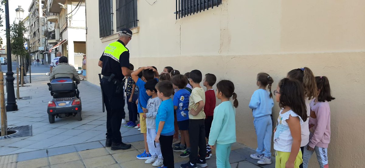 SAFAAlcala's tweet image. #NormasDeCirculación #Peatones 
#LibresParaServir #YoConSAFA 🤍💙 #PorqueNosConfíasLoMásImportante 👦👧 @fundacionsafa @educsi 😍