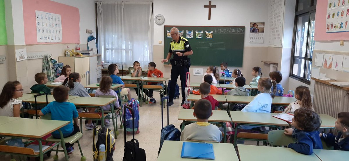 SAFAAlcala's tweet image. #NormasDeCirculación #Peatones 
#LibresParaServir #YoConSAFA 🤍💙 #PorqueNosConfíasLoMásImportante 👦👧 @fundacionsafa @educsi 😍