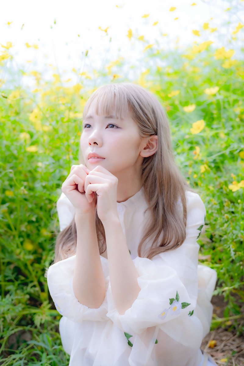 初秋〜まだ暑さが続く秋の始まりに咲く幸せを呼ぶ黄色い花〜

誰かの心に届け

model:泡沫さん
<a href="/ennui_girl_123/">泡沫</a>

#泡沫
#儚い想い
#ポートレート
#portrait 
#私とニコンで見た世界