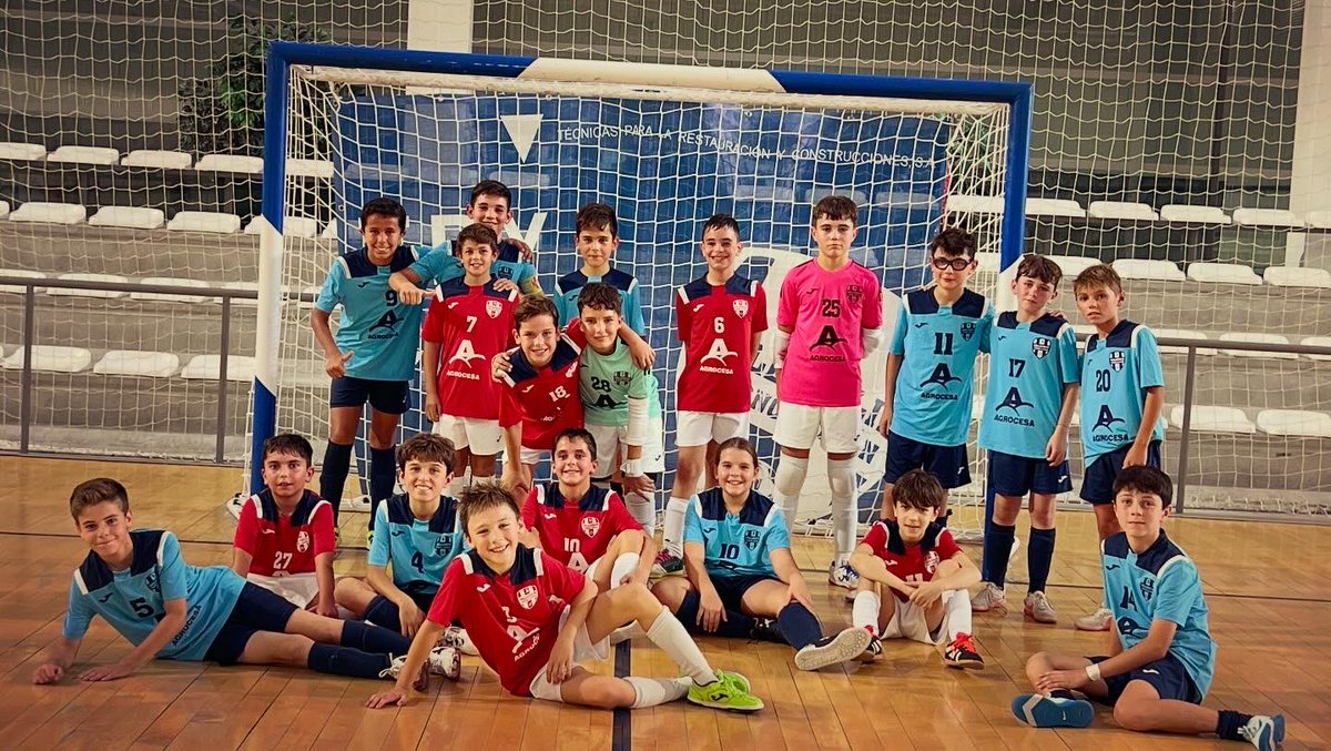 VTGfutbolsala's tweet photo. 🔢 VTG CANTERA | JORNADA 4
Cuando lo que menos importa es el resultado…

Benjamín A 5-1 Benjamín B
Alevín B 1-3 Alevín A 

#PequeCraks
#Aprender
#Disfrutar
#Divertirse

⚽️💙#VTG #UVADeporte #CrecerJuntos #GanarEnEquipo
@FCyLF 
@FutSalRFEF https://t.co/s4Xk2khGKG