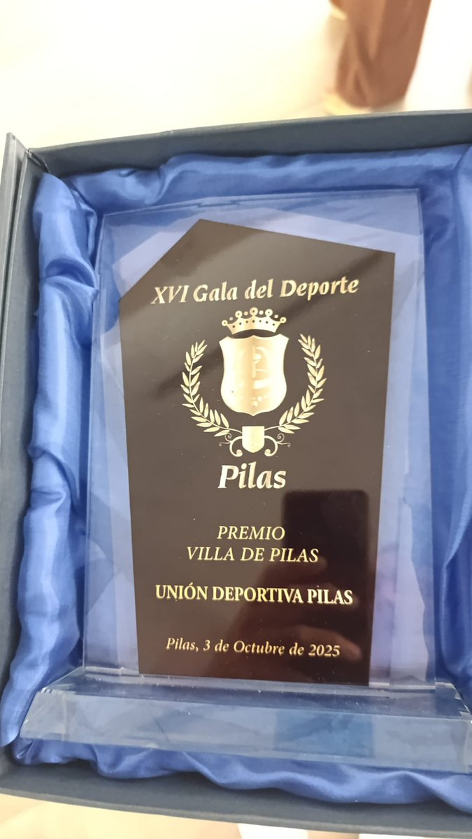 UDPilas's tweet photo. ๐๐ UD PILAS, PREMIO VILLA DE PILAS 2025 ๐๐
El pasado 3 de octubre se celebrรณ la ๐๐๐ฅ๐ ๐๐๐ฅ ๐๐๐ฉ๐จ๐ซ๐ญ๐ ๐๐ง ๐๐ข๐ฅ๐๐ฌ, una noche dedicada al esfuerzo, la pasiรณn y los valores que mueven a nuestro pueblo.
๐ช #ElValorDeLoNuestro
๐ตโช #UDPilas #GalaDelDeporte https://t.co/o02VdKRWhL