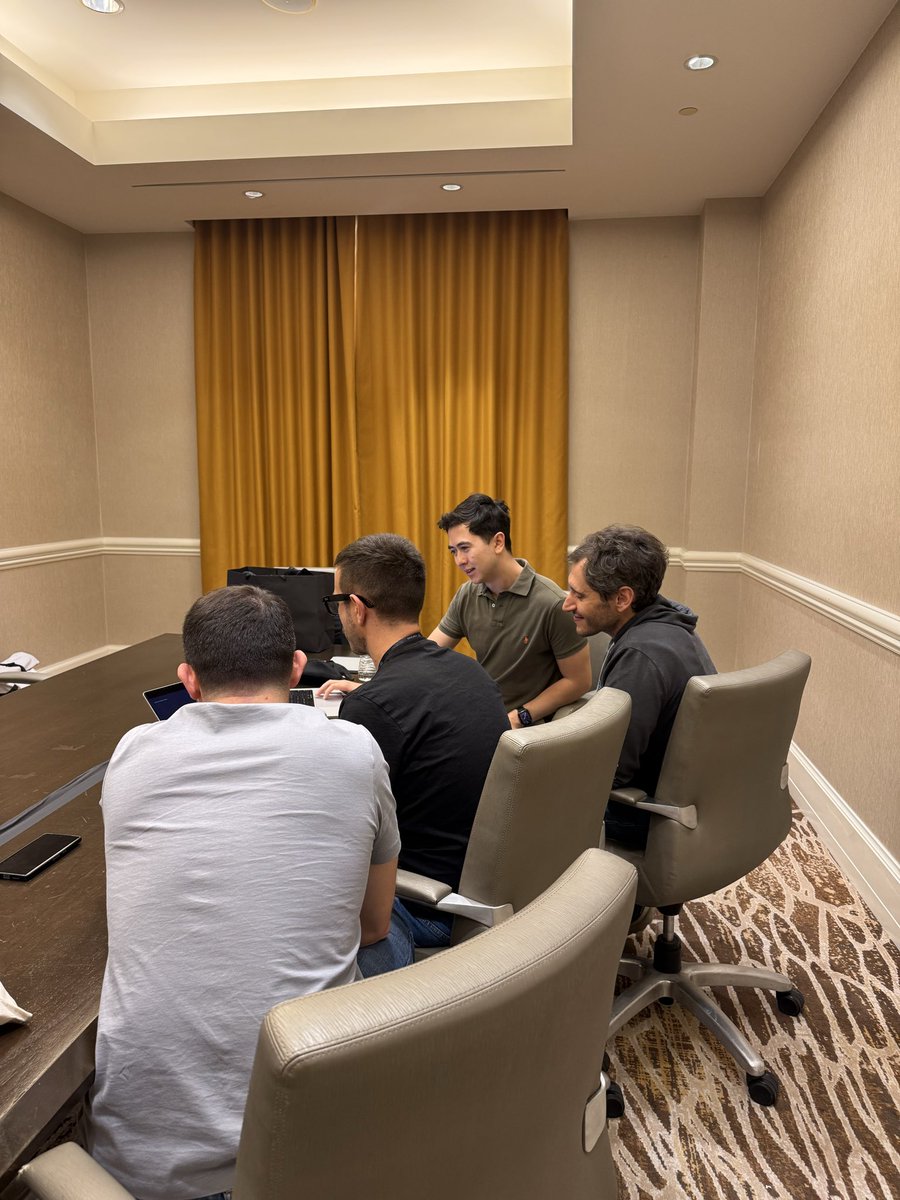 JorgeWritesCode's tweet image. .@RubenNorte @cortinico @huntie @CipolleschiR and myself doing some final preparations to the React Native Keynote. Super excited about everything we&apos;re going to share!