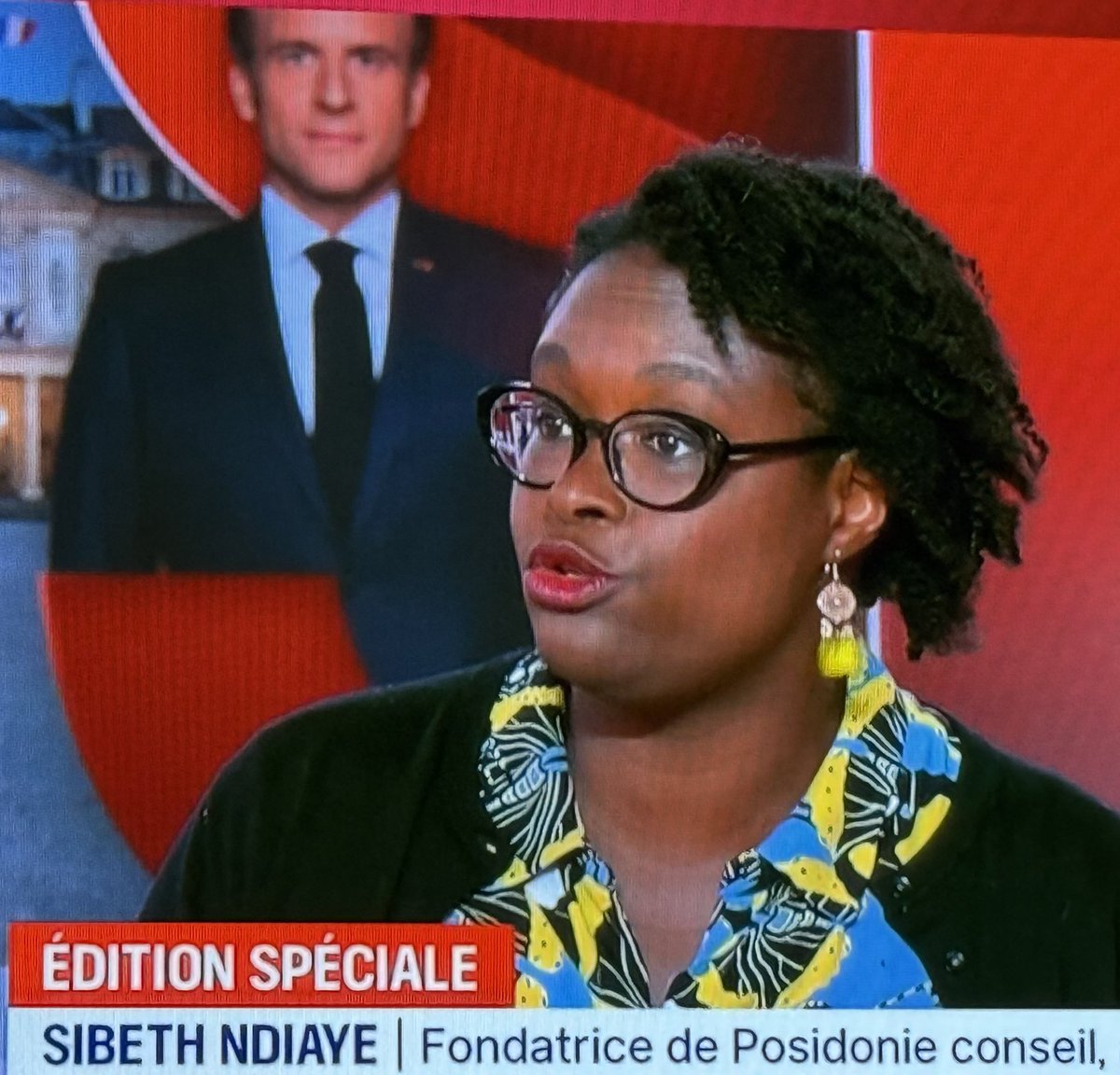 freelibrelibero's tweet photo. On a retrouvé 
le perroquet 🦜 si bête de #Macron chez #Rochebin #LCI

Et pourquoi pas cette brillante consultante de la startup nation pour remplacer #lecornu comme premier ministre de France 
#MacronDestitution 
#gouvernementde14h 
#MacronDémission https://t.co/x224AkeNiu