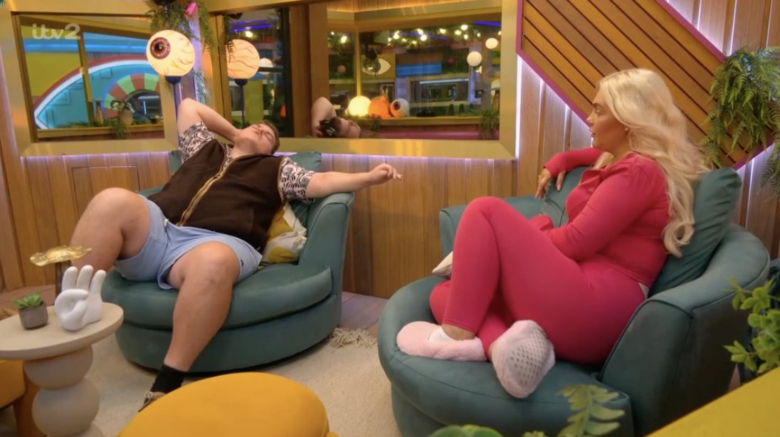 JoeWritesThings's tweet photo. SSHHH. MY SHOW IS ON. #BBUK https://t.co/8G9bWwlUwL