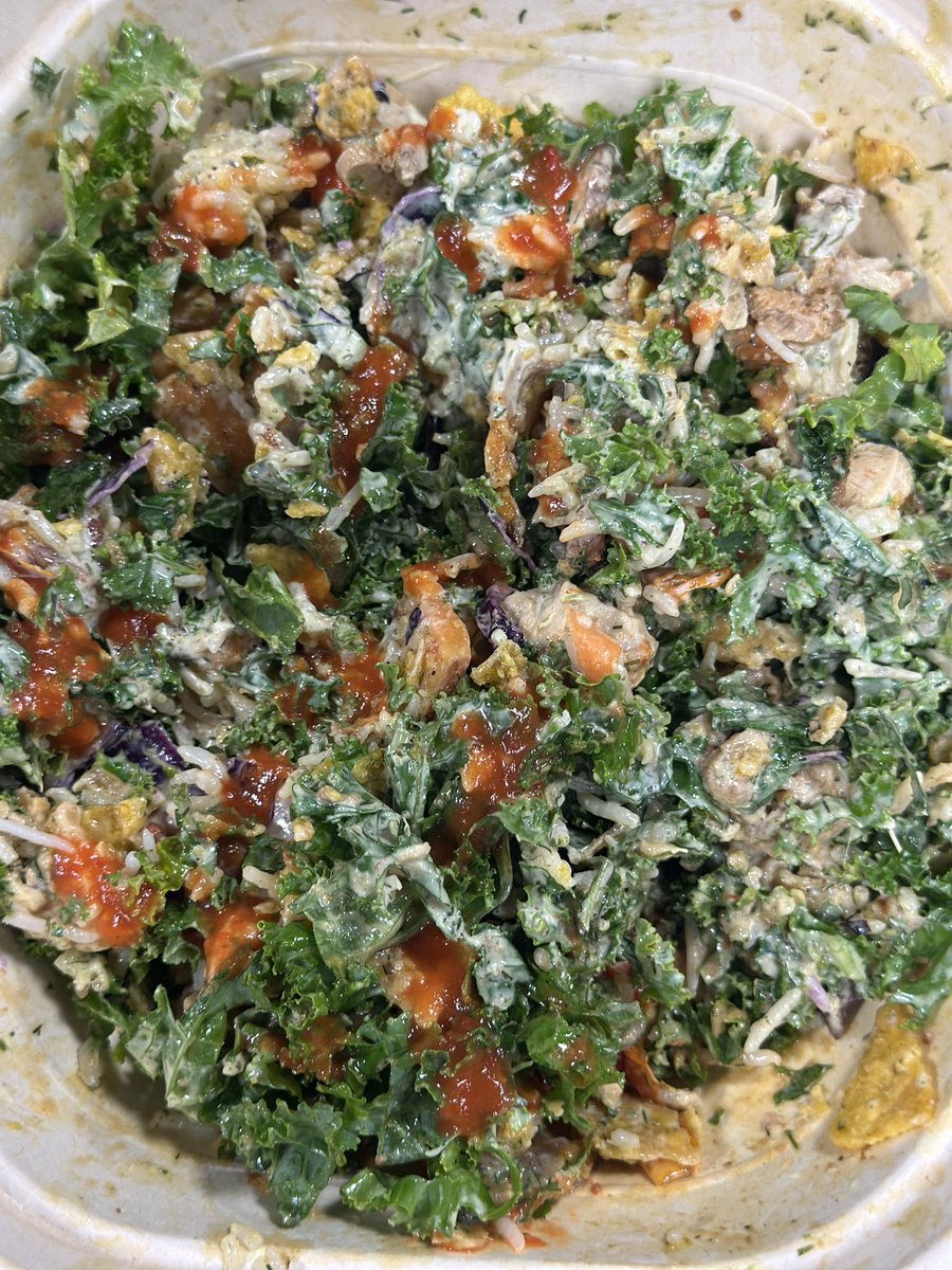 You know UNC had to show love! 

Honest review…hot sauce on a salad is insane 😂 so I was a a lil nervous, BUT it lowkey was the best part. A nice balance to go with the Green Goddess dressing and the sweetness from the jammy tomatoes! 

I would definitely get it again!