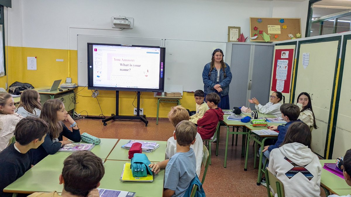 Hoy hemos dado la bienvenida a Krystal, nuestra nueva auxiliar de conversación que viene de los EE.UU. Welcome to Baudilio Arce!!!!