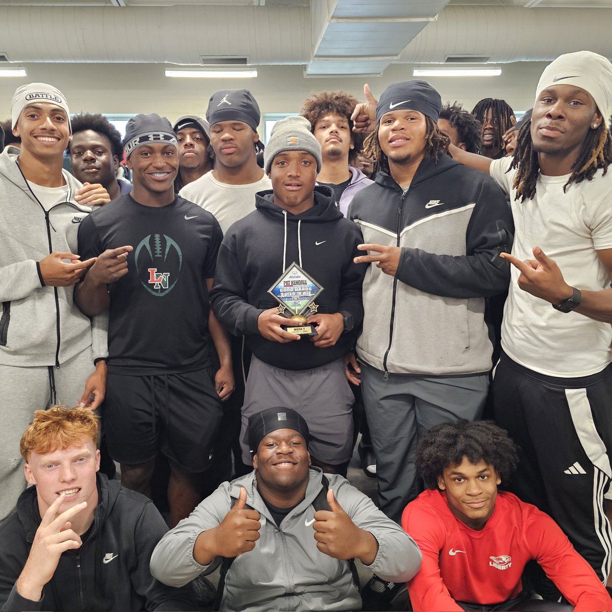 kendall_agency's tweet photo. Good Hands Player of the Week!!!
4X & Multi-Year WINNER!!
Izayveon "Zay" Moore - Lawrence North HS
Chosen by ISC Sports Network
Presented by the Pat Kendall Insurance Agency
@IzayveonM @coach_mal @LNWildcatsFB @lnwildcats @iscsportsnet @gregrakestraw
#GoodHandsPlayeroftheWeek https://t.co/yuzPfJkKKu
