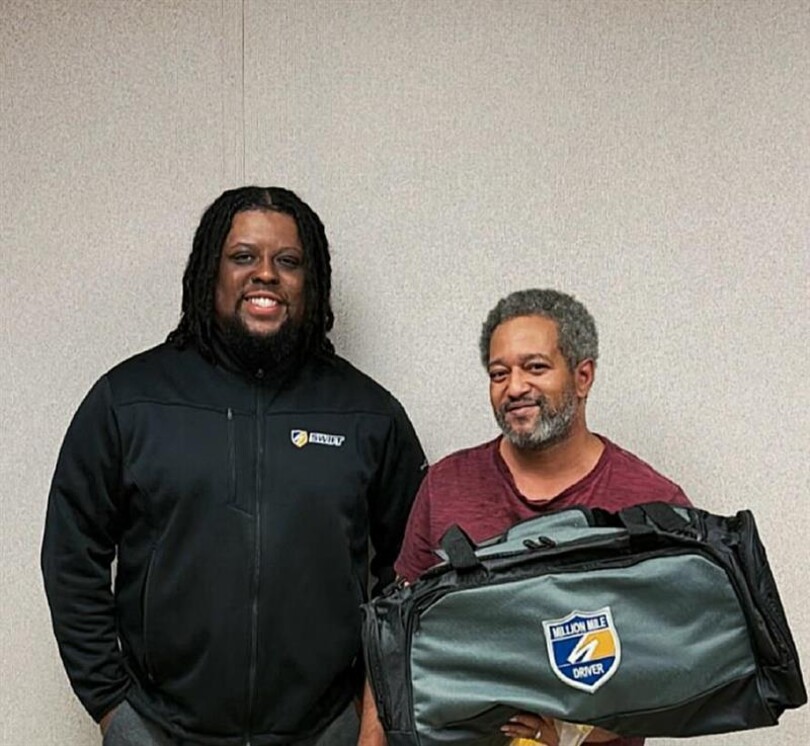 SwiftTransport's tweet image. Congrats to our Chicago intermodal driver, Levi Obryant, for achieving ONE MILLION MILES! 🙌
"We appreciate your hard work and dedication to our fleet. You are nothing short of a hard worker. It doesn't go unnoticed, sir!" -Illinois Intermodal Team