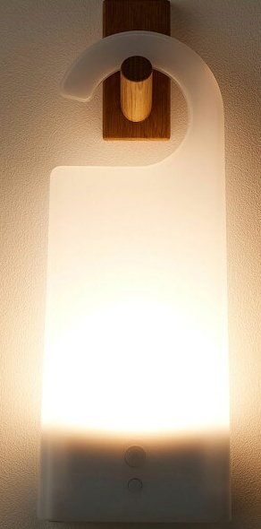 lemon7967's tweet photo. 驚きです。生活の質、爆上がりする
無印“神ライト”発見。夜中のトイレダッシュも、もう余裕でGO。
充電式＆持ち運びOKのLEDだから、家じゅうどこでも光が瞬間移動。
停電したら自動でパッと点灯、災害時も“神対応”。しかも読書できるくらい明るいのに、目にはやさしい。しかも https://t.co/39FS29CS8j