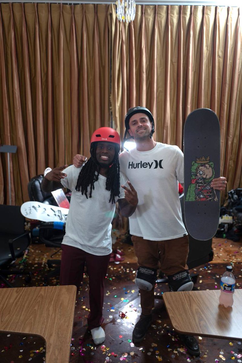 ToMarzKB's tweet image. There are projects really putting in work on the chain… $BCHAMP is one of them. Oh look it was on @KaiCenat live stream… oh wait the dev was there. Interesting. Hahaha @bearchampxrpl