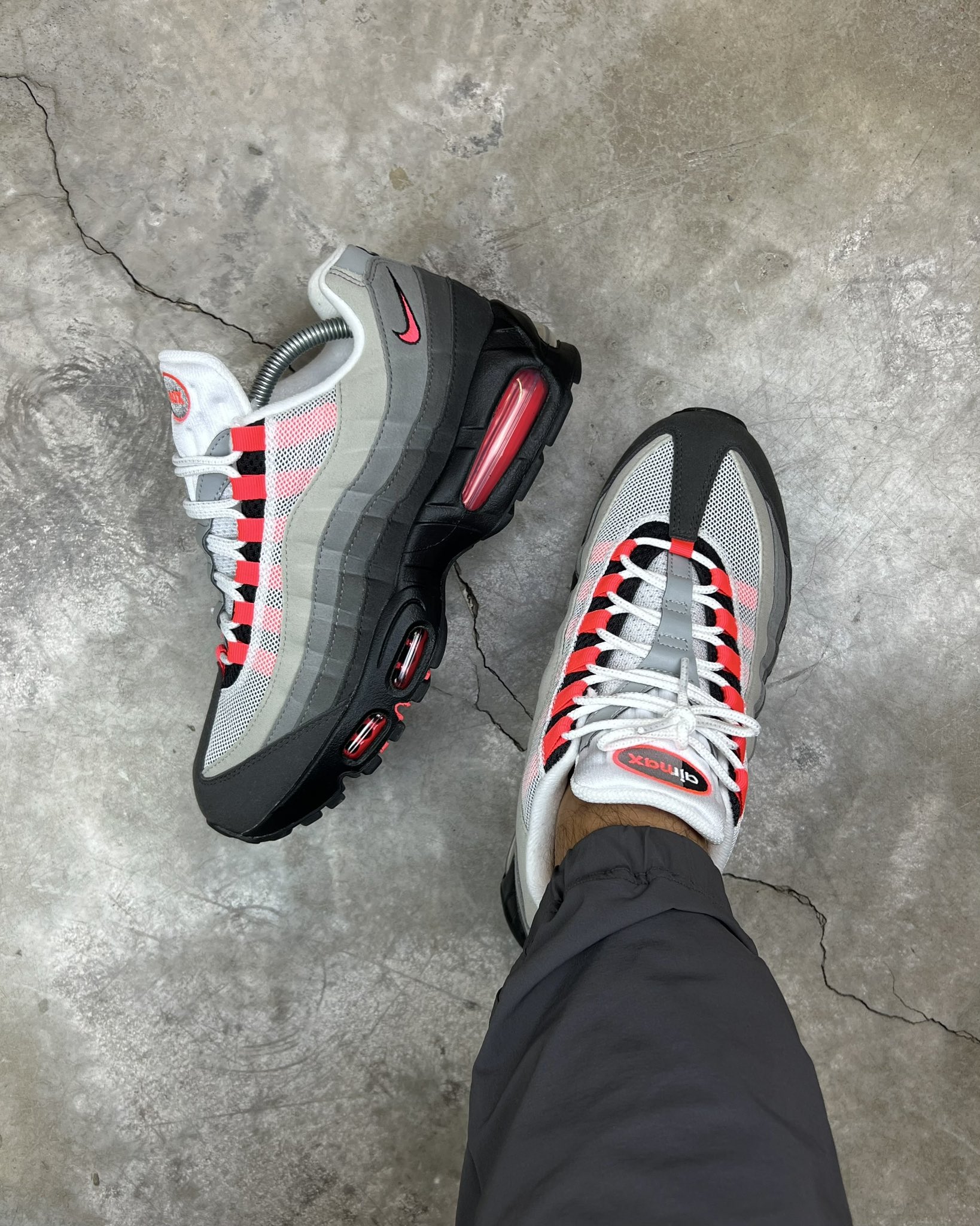 靴 Nike Air Max 95 OG \"White/Solar Red\" 楽天市場】【 NIKE AIR MAX 95 OG 'SOLAR RED' / WHITE SOLAR