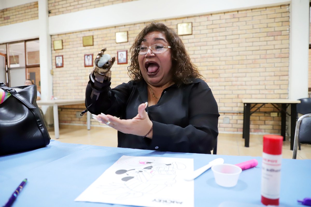 LN4HandProject's tweet image. MANY MANY THANKS to our Ambassadors (&amp;amp; their Rotaract Club) in Mexico for fitting 12 hands! This recipient is SO HAPPY 🥰🥰🥰