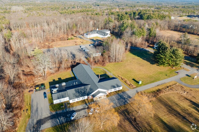 jenniferzeng97's tweet image. 🙀I was really shocked by what I found!
The former Chester College of New England in New Hampshire — along with its 72 acres of land — was sold to China’s Jiahui Education in 2015. Jiahui then turned it into Busche Academy.

Jiahui’s chairman and principal, Wang Guangfa, is a CCP…