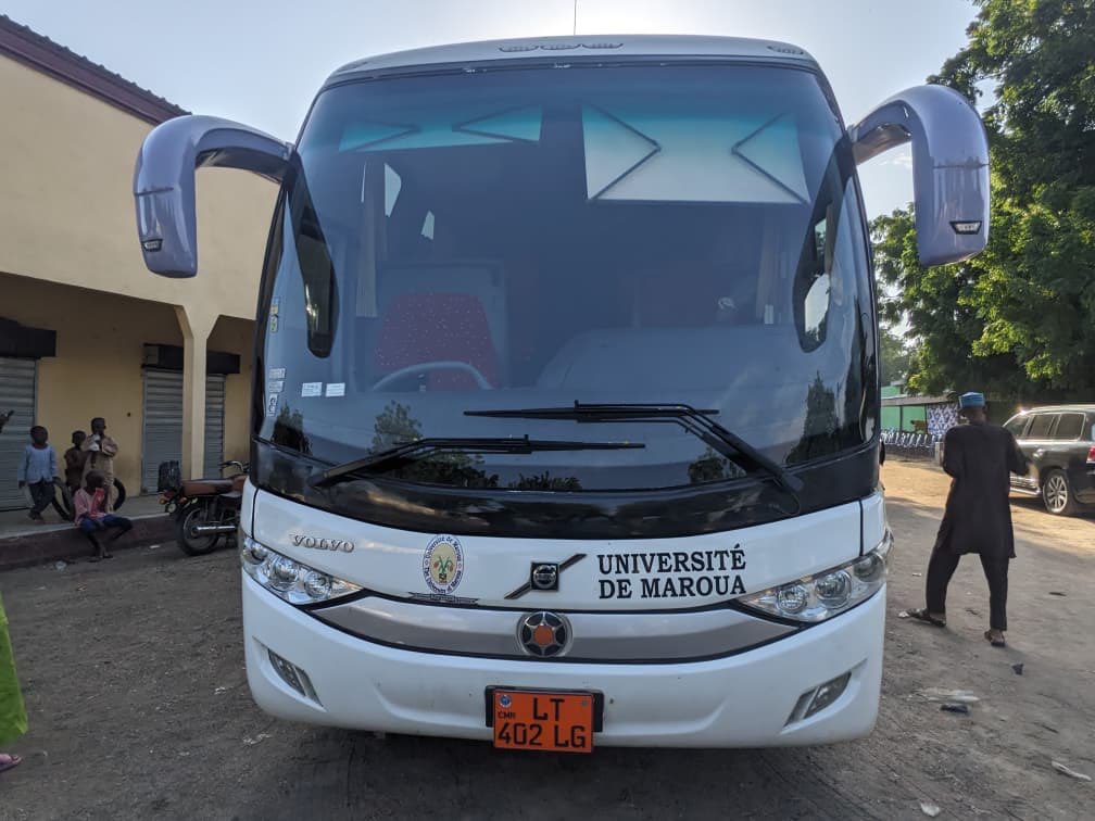 Rétrocession d’un bus de 50 places, don à l’Université de Maroua, par Monsieur François Jules Famawa, au nom de S.E. Paul BIYA, Président de la République, Chef de l’État, ce lundi 06 octobre 2025, en présence de la Représentante du donateur et de l’ensemble du Management de #UMa