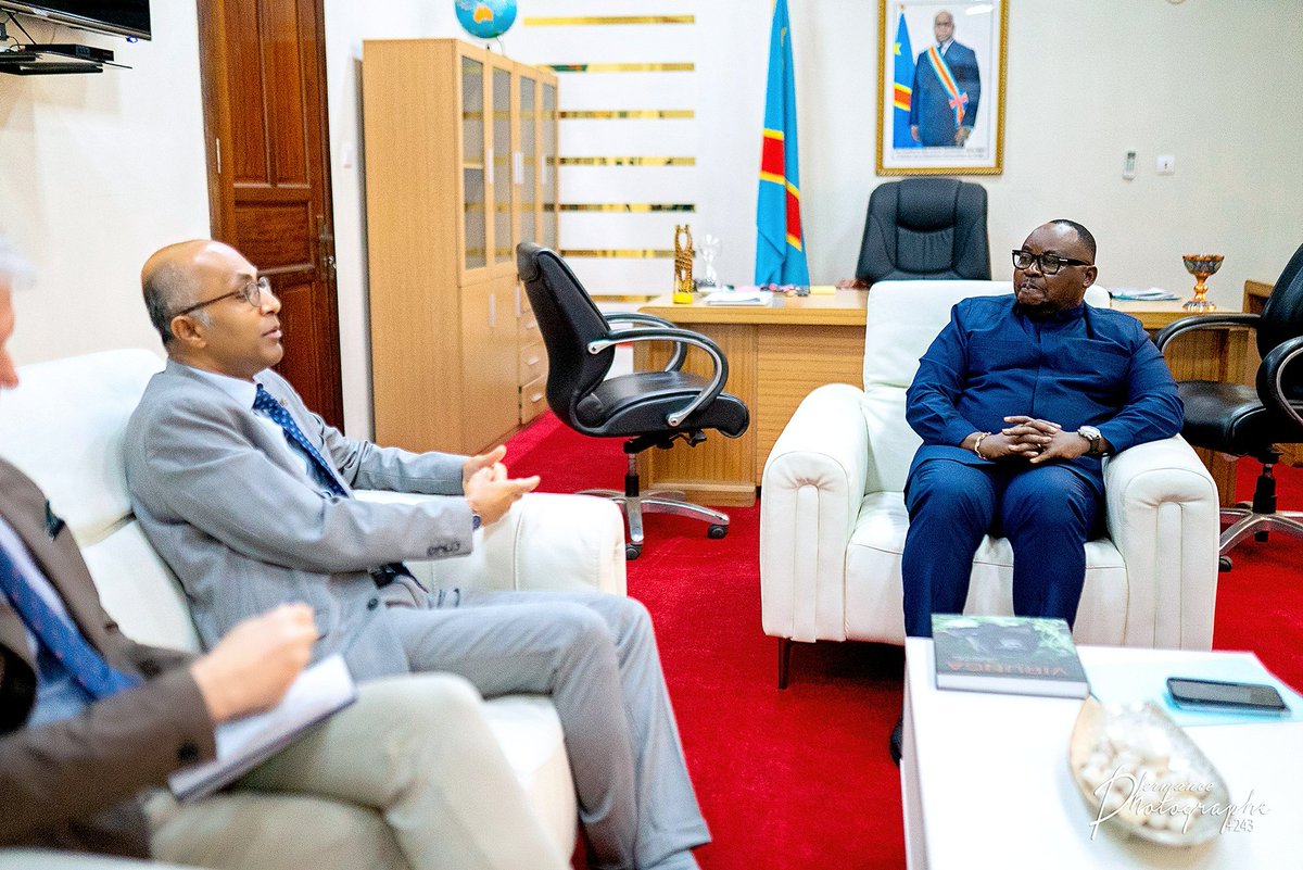 Le Chargé  d'affaires a. i de la délégation de l'Union Européenne en RDC  plaide pour la facilitation des visas aux touristes et du retour du tourisme dans les aires protégées lors d'une  audience lui accorder par le Ministre du Tourisme Didier MAZENGA MUKANZU.