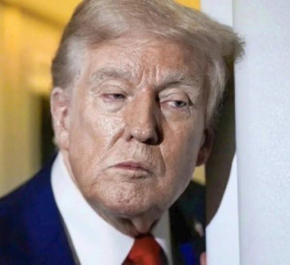 Markfry809's tweet image. you want to know the reason this goddamn ghoul bastes his face like some fucking turkey …..well here it is 🤮