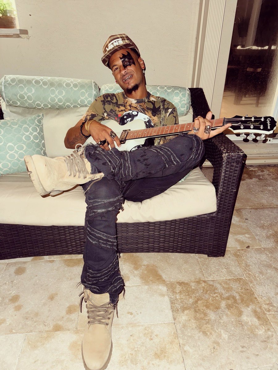 MikeO_BetterL's tweet photo. Started stacking up the guap add it like math…🧮💸🎸🦹‍♂️ https://t.co/md5FmSDoew
