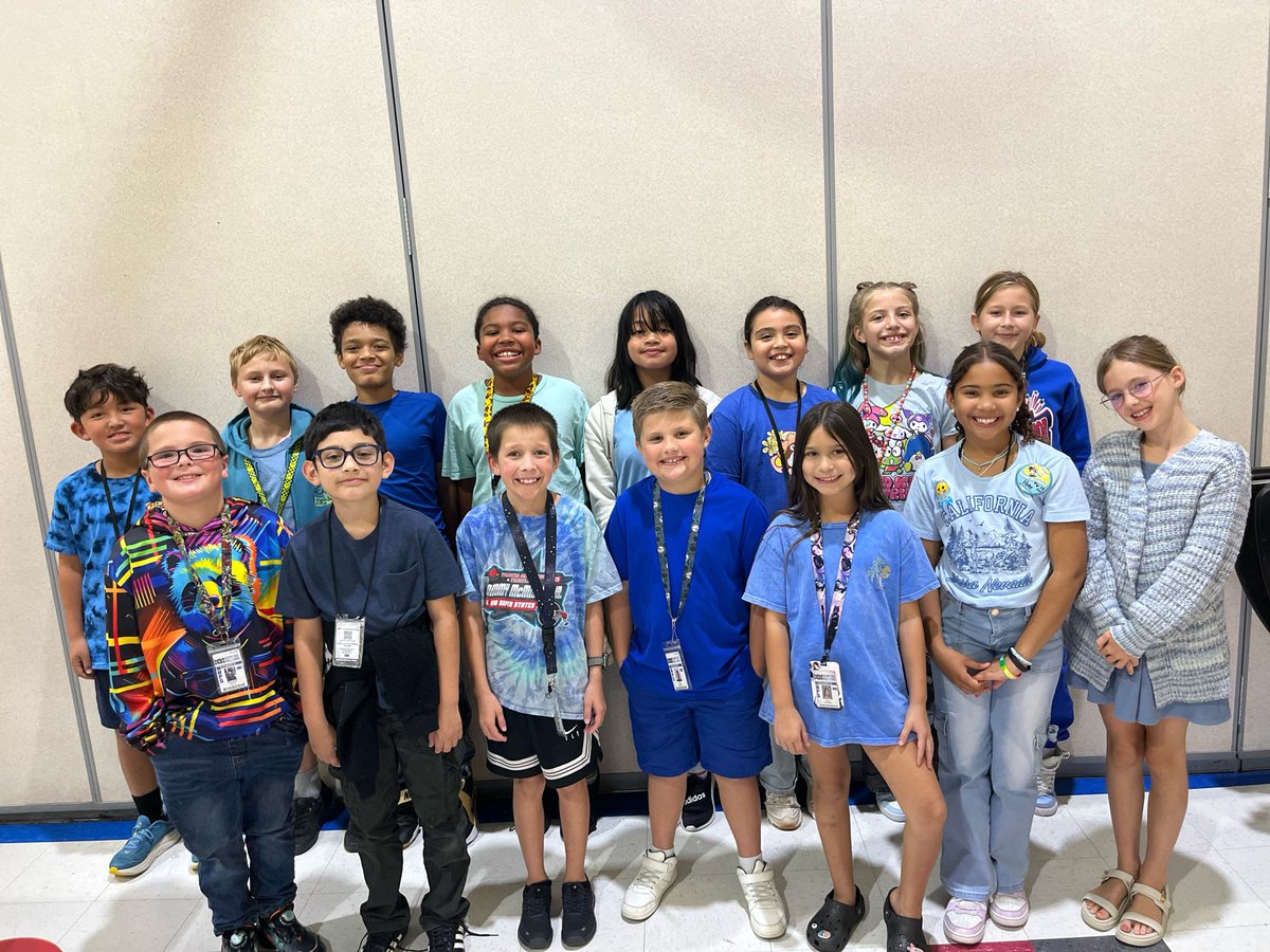 gses_929's tweet photo. Today, we wore blue in recognition of World Day of Bullying Prevention! 💙 @NNPSYouthDev #NNPSProud #OneNNPS https://t.co/1Yo9TCIJPw