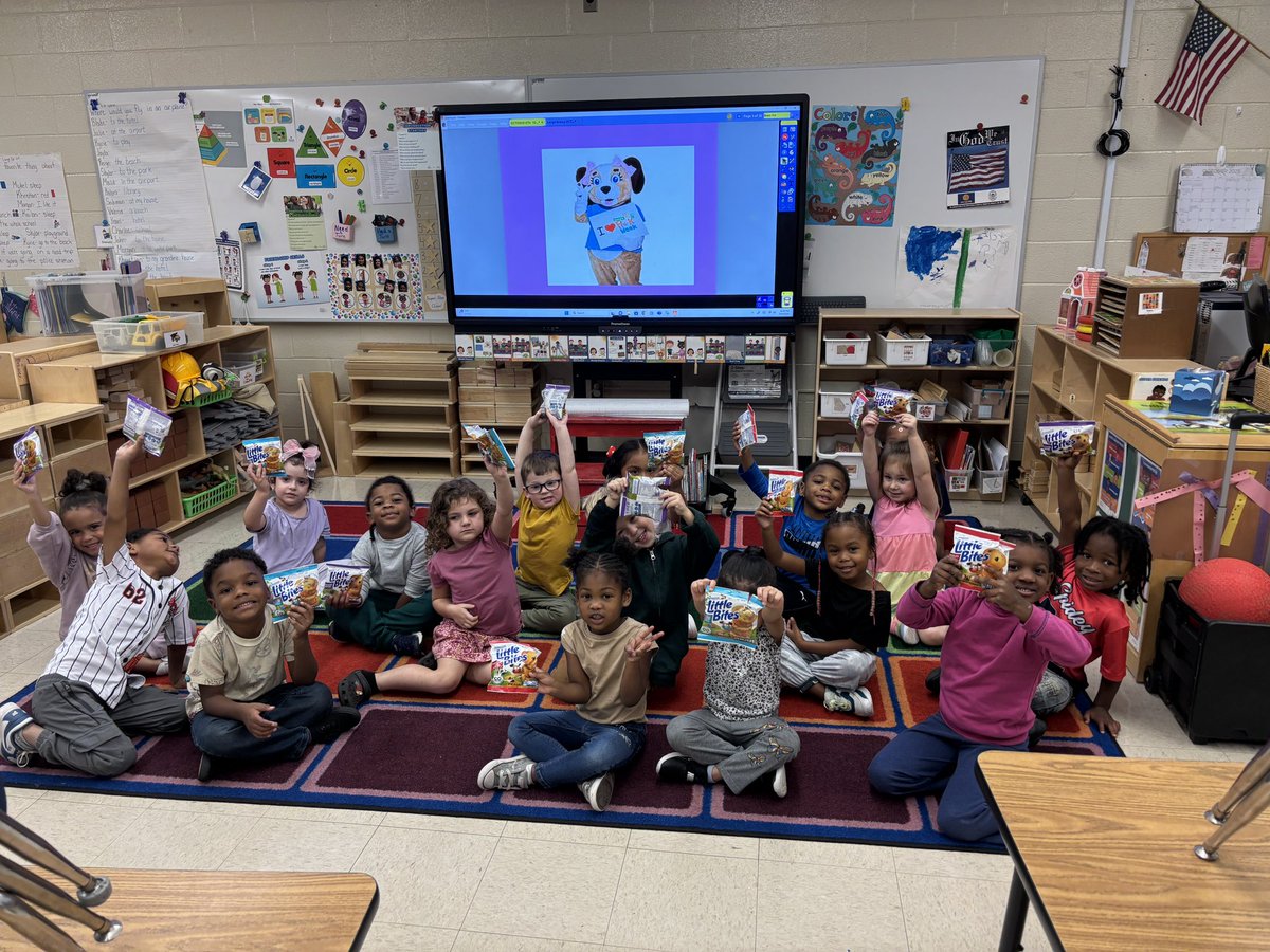 brewerkhm's tweet photo. We had a GREAT first day of #GaPreKWeek
@HeardMixon! Our guest reader was Ms. Lewis, our assistant principal. We had backwards day. We had collaborative small group activities. And we wrapped up our day with the story If You Give a Moose a Muffin followed by muffins for snack! https://t.co/CAqK0lJvO8