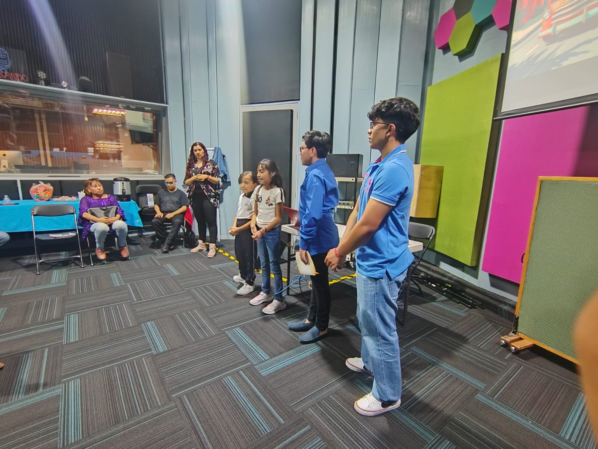 Bienal_Radio's tweet photo. El taller Voces que siembran futuro tuvo un final muy divertido con #Makaua, y las niñas y niños de #Yolotl ❤️ de @RadioEducacion 📻

Gracias a @AnaLunaRadio y @rayohernandez23 por abrir espacio para la creación de contenido radiofónico para las infancias👧🏽🧒🏽

#XVBienalDeRadio 🎉 https://t.co/SGmuR1LoUB