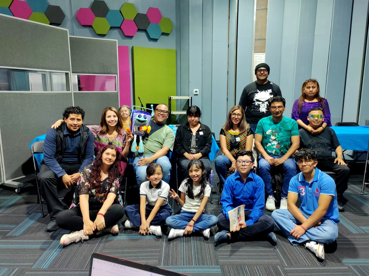 Bienal_Radio's tweet photo. El taller Voces que siembran futuro tuvo un final muy divertido con #Makaua, y las niñas y niños de #Yolotl ❤️ de @RadioEducacion 📻

Gracias a @AnaLunaRadio y @rayohernandez23 por abrir espacio para la creación de contenido radiofónico para las infancias👧🏽🧒🏽

#XVBienalDeRadio 🎉 https://t.co/SGmuR1LoUB