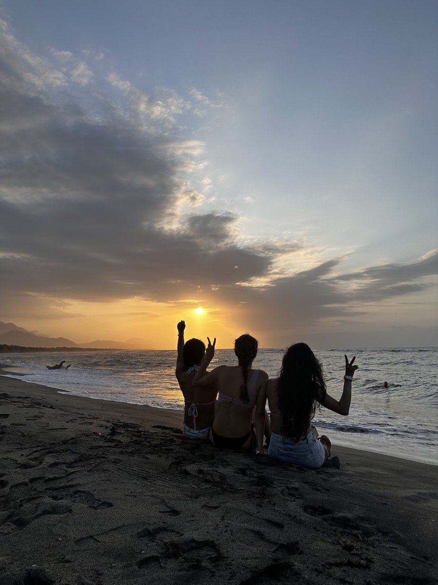 2OHndz's tweet photo. Un segundo es una eternidad ❤️‍🩹👯‍♀️ https://t.co/g02M81Jjmp