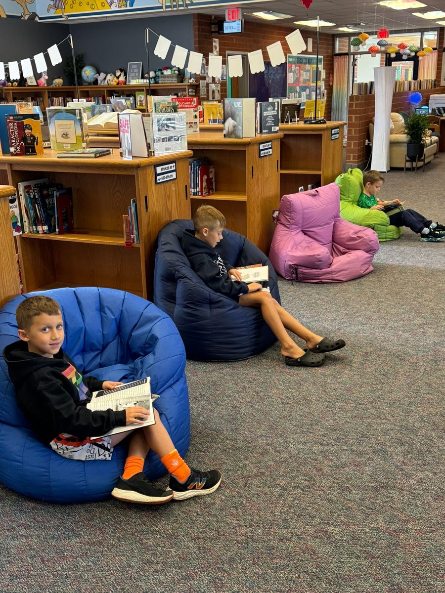 MrsLibraryLady8's tweet image. October signals the arrival of autumn reads! We&apos;ve also been focusing on arranging stories in order. The activity centers scattered throughout the room are always a favorite, as is curling up with a book in the comfy bean bag chairs! #FallReading #CozyCorners