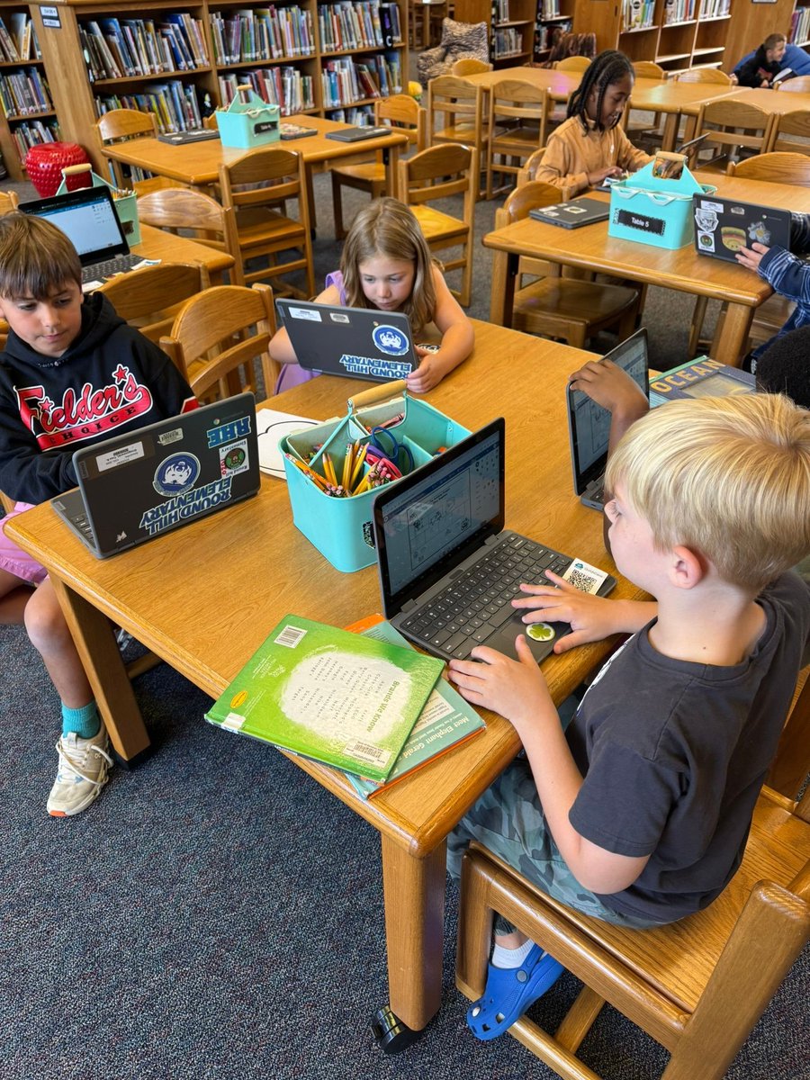 MrsLibraryLady8's tweet image. October signals the arrival of autumn reads! We&apos;ve also been focusing on arranging stories in order. The activity centers scattered throughout the room are always a favorite, as is curling up with a book in the comfy bean bag chairs! #FallReading #CozyCorners