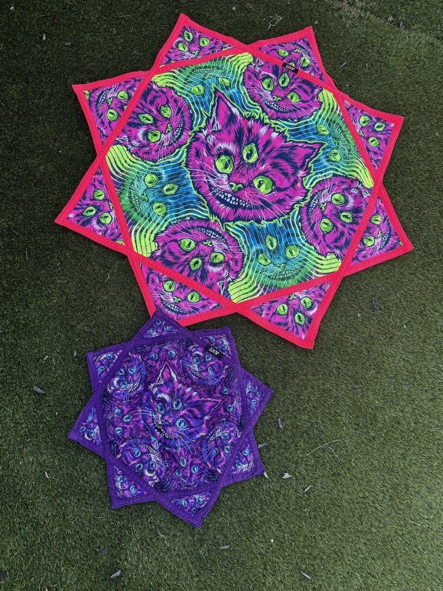 StrictlyMal's tweet photo. My first star next (purple) next to my newist! MEOWTHRA is a MASSIVE and a workout! 

Highly recommend FirstEarth to all the flowmies. This one makes #5 in our house from them! 

#flowmie #flowstar #meowthra https://t.co/miDL5AmXyy