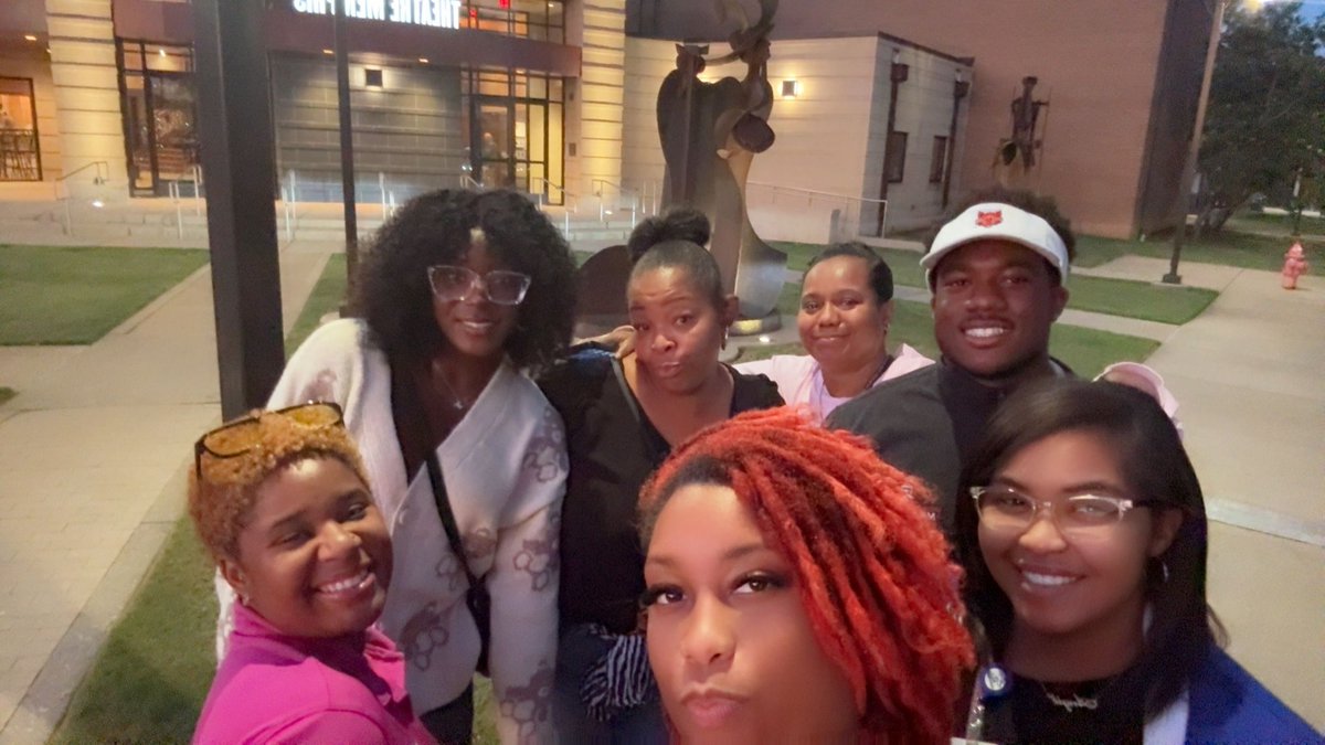 asumidsouth's tweet image. ✨ Dinner and a Show

TRIO SSS students hit the town last Thursday for a night of culture and fun with dinner and Hamlet at Theatre Memphis! 🎭

Don’t miss their next adventure! 

#ASUMidSouth #StudentLife #TRIOSSS