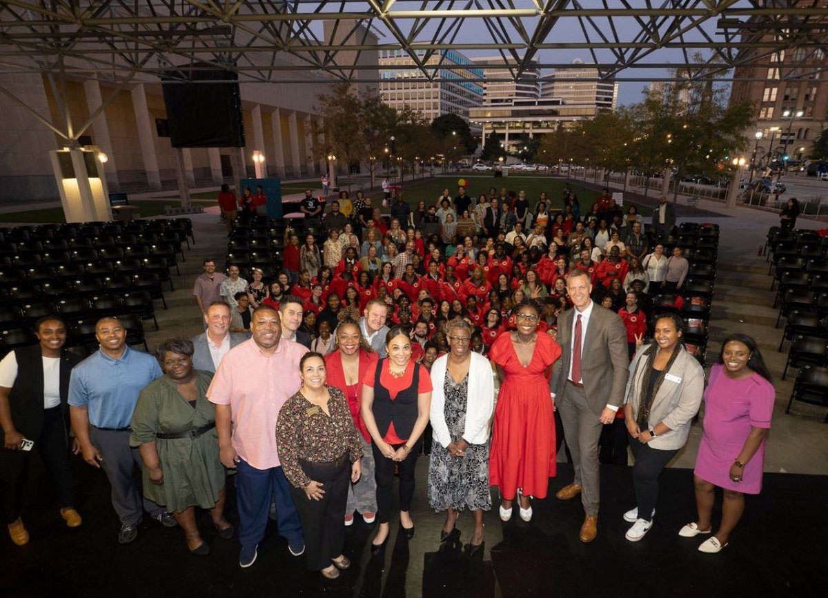 DaleKooyenga's tweet image. What an honor to speak at @CityYearMKE Opening Day! 

It is inspiring to see these young leaders step up to support their community, making a change in the lives of students and educators. @MMAC_Chamber is proud to support this work. 

#CommunityImpact #M7Region #Education