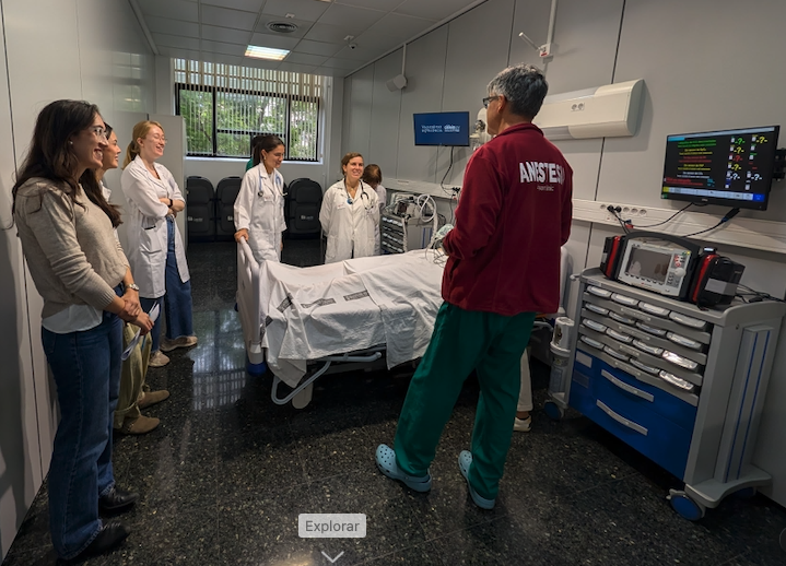 anestesiavalen's tweet photo. 🏥 Centro de Simulación Interdisciplinar en Salud (CESIS) @UV_EG
"Manejo inicial del paciente con trauma grave" Estudiantes de 6º @medicina_uv y 4º @fip_uv
#Anestesiología #CuidadosIntensivos @anestesiavalen @GVAclinic @incliva_iis #SomClinic
#CESIS #UV #SimulaciónClínica https://t.co/2f6STRnUpR