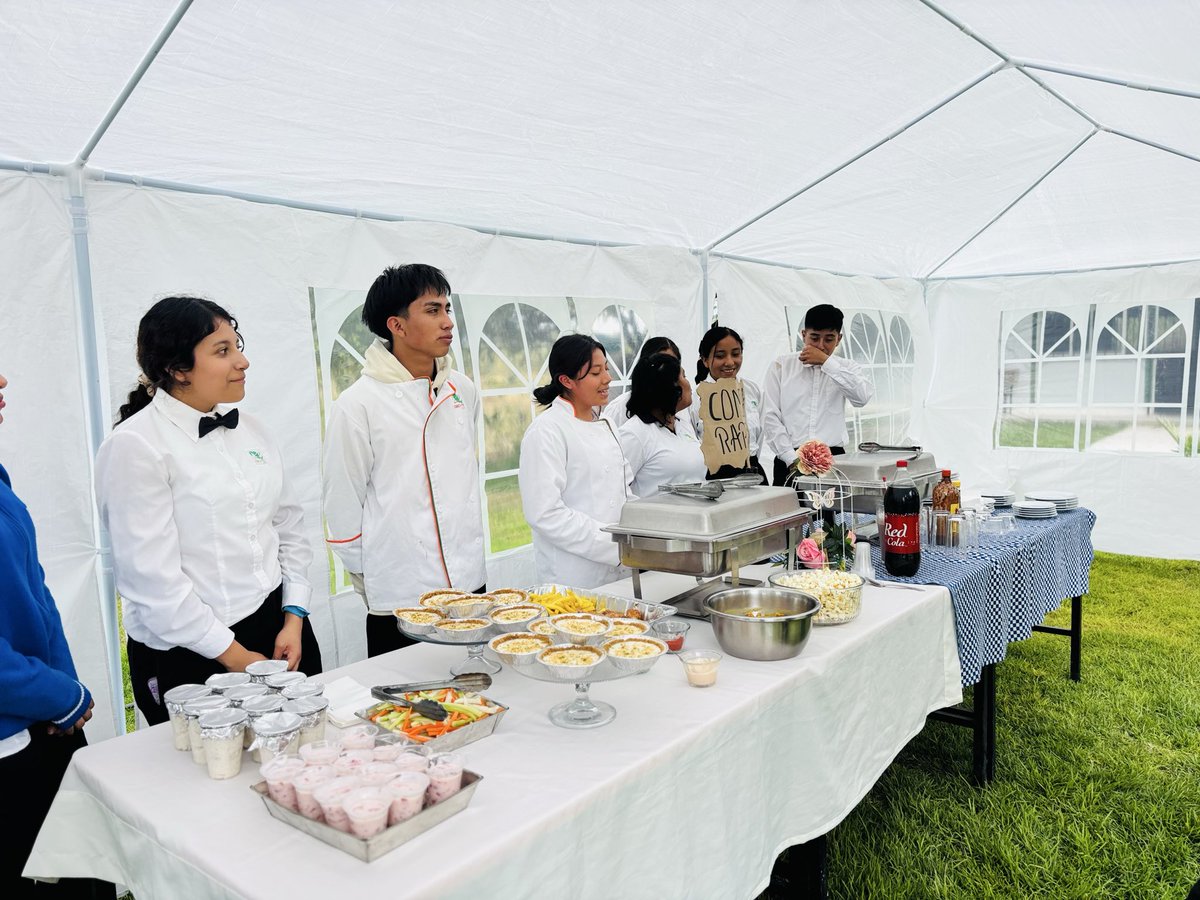 CECyTEHChilcuau's tweet image. Nuestras y nuestros estudiantes de 5°C del Componente de PAyB realizaron una práctica de servicio tipo Buffet – Comida rápida, demostraron sus habilidades, trabajo en equipo y profesionalismo en cada detalle. 
#SomosUnEquipoTransformandoElFuturo @CECyTEHidalgo @edmundo_rmz