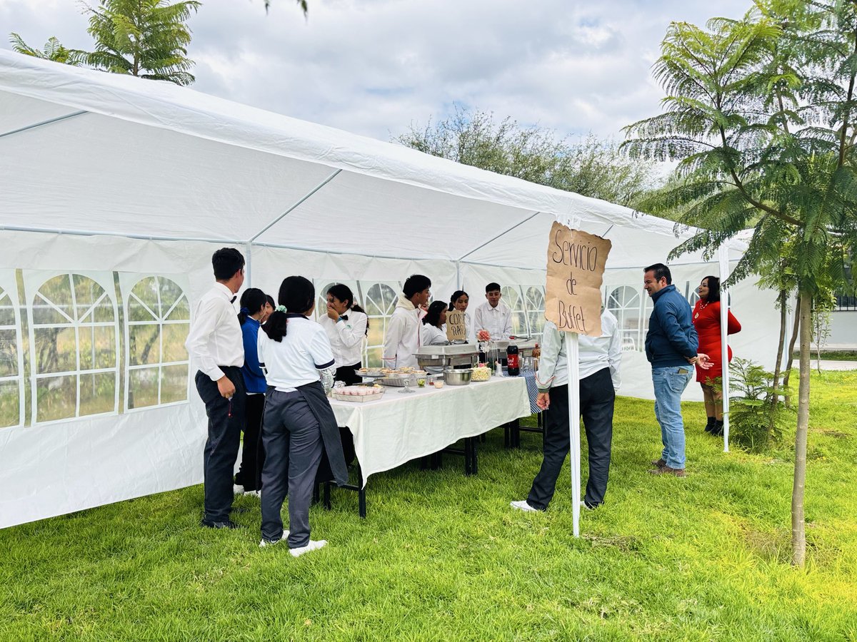 CECyTEHChilcuau's tweet image. Nuestras y nuestros estudiantes de 5°C del Componente de PAyB realizaron una práctica de servicio tipo Buffet – Comida rápida, demostraron sus habilidades, trabajo en equipo y profesionalismo en cada detalle. 
#SomosUnEquipoTransformandoElFuturo @CECyTEHidalgo @edmundo_rmz