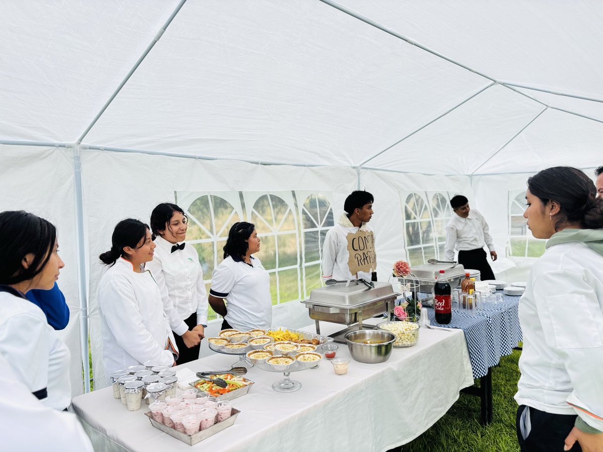 CECyTEHChilcuau's tweet image. Nuestras y nuestros estudiantes de 5°C del Componente de PAyB realizaron una práctica de servicio tipo Buffet – Comida rápida, demostraron sus habilidades, trabajo en equipo y profesionalismo en cada detalle. 
#SomosUnEquipoTransformandoElFuturo @CECyTEHidalgo @edmundo_rmz