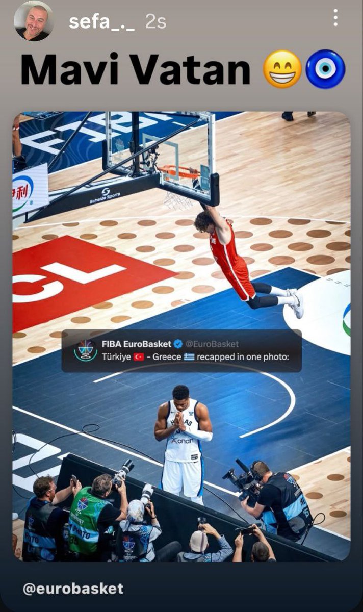 Basketbol Avrupa Şampiyonasında 12 Eylül 2025 günü 
Türk
milli takımı yarı final maçında Yunanistanı 68-94 mağlup ederek finale yükseldi. 
Maçta Cedi Osman'ın smacı maçın fotoğrafı seçilmiş. 
Sefa Erol fotoğrafı Instagram'da "Mavi Vatan" başlığıyla paylaşmış. Ne mutlu bu güzel