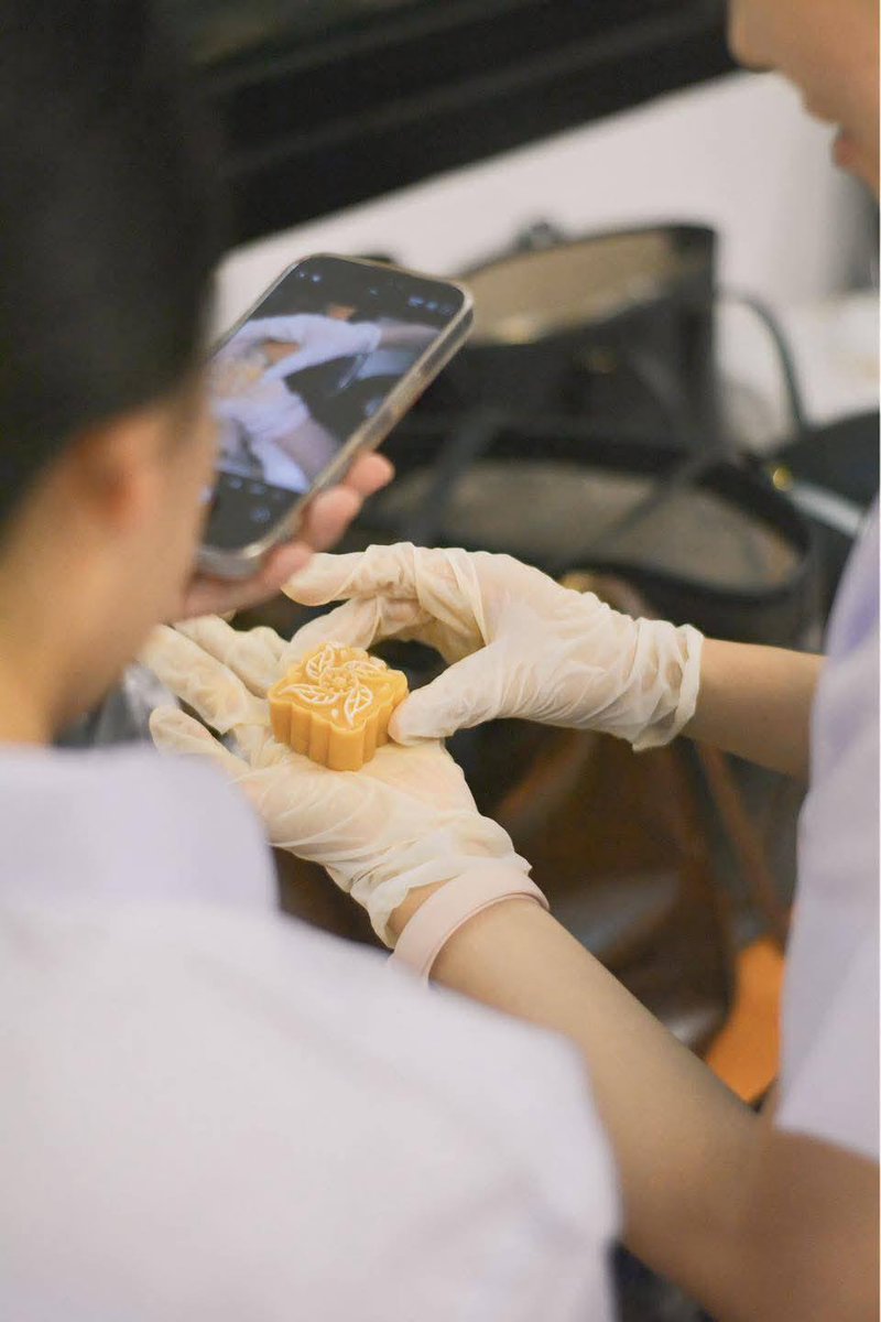 pbruofficial's tweet image. สาขาวิชาภาษาจีนเพื่อธุรกิจและบริการ จัดกิจกรรมทำขนมไหว้พระจันทร์ สืบสานวัฒนธรรมจีน

#กลุ่มงานสื่อสารองค์กรมหาวิทยาลัยราชภัฏเพชรบุรี
#วิทยาลัยนวัตกรรมอาหารและอุตสาหกรรมบริการ
#EarnWhileLearn #เรียนที่นี่มีรายได้ #มหาวิทยาลัยที่ให้มากกว่าใบปริญญา #เส้นทางสู่มืออาชีพเริ่มต้นที่PBRU