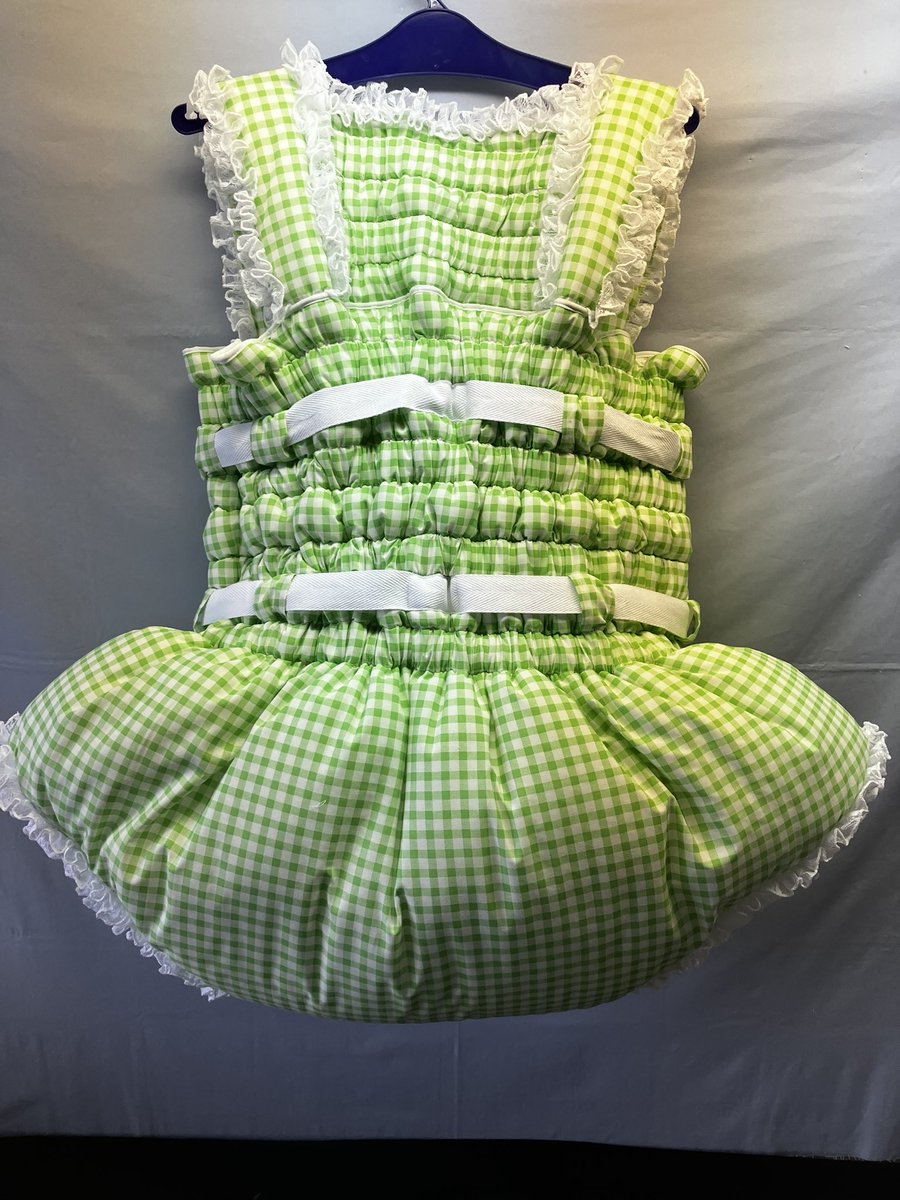 サロペット AI様 AIイラスト)上下一体の服、オールインワン(all-in-one